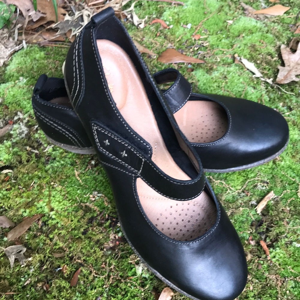 Clarks Black Women’s Dress Shoes
